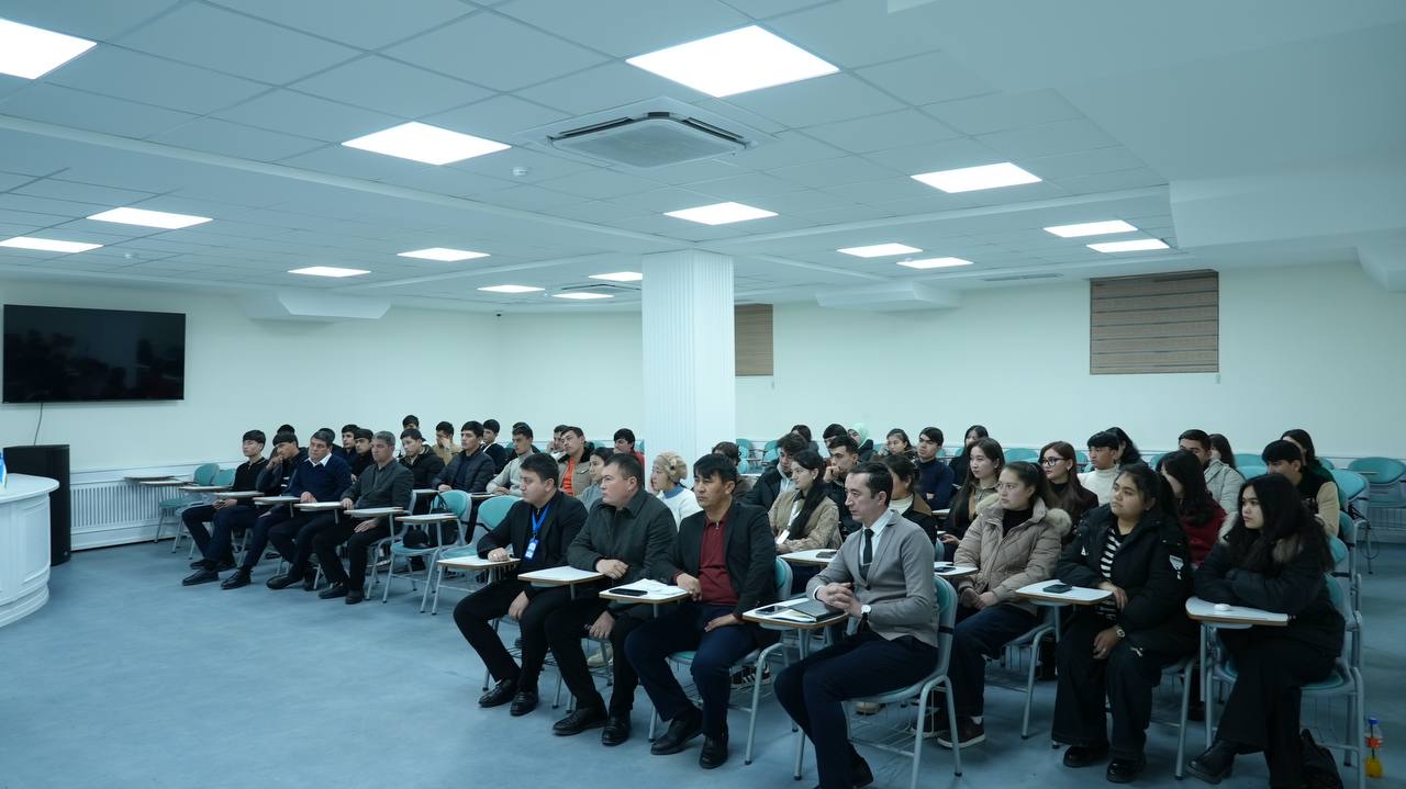 A session of the Young Historians Club